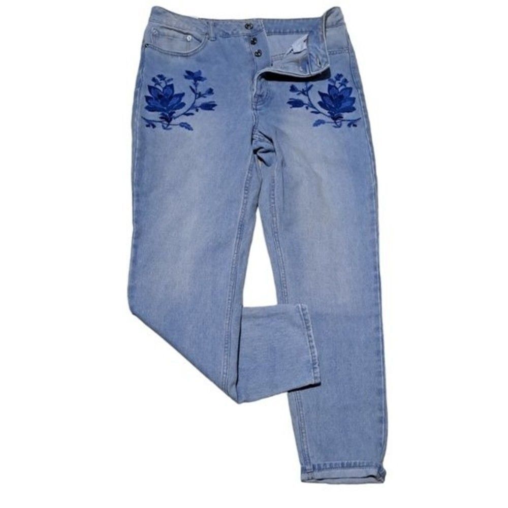 Forever 21 Women's Embroidered Mom Fit High Rise Button Fly Light Wash Denim 30